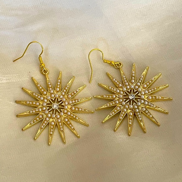 Lucky Stars Jewelry - Radiant Gold Starburst Earrings with Pearls